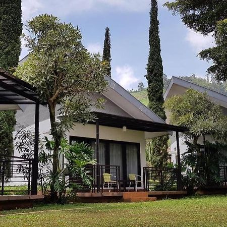 New Mountain Springs Hotel & Resort Lembang Exterior foto