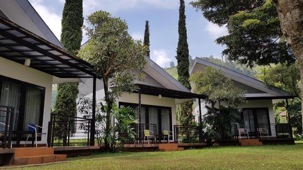 New Mountain Springs Hotel & Resort Lembang Exterior foto