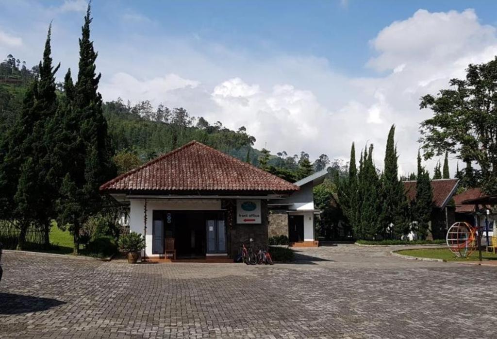 New Mountain Springs Hotel & Resort Lembang Exterior foto