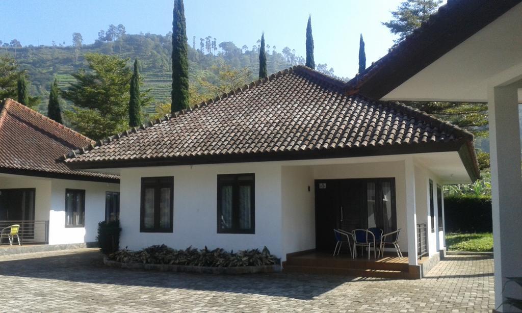 New Mountain Springs Hotel & Resort Lembang Exterior foto