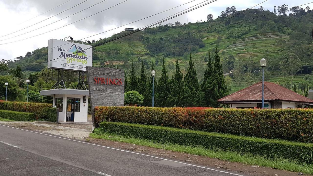 New Mountain Springs Hotel & Resort Lembang Exterior foto