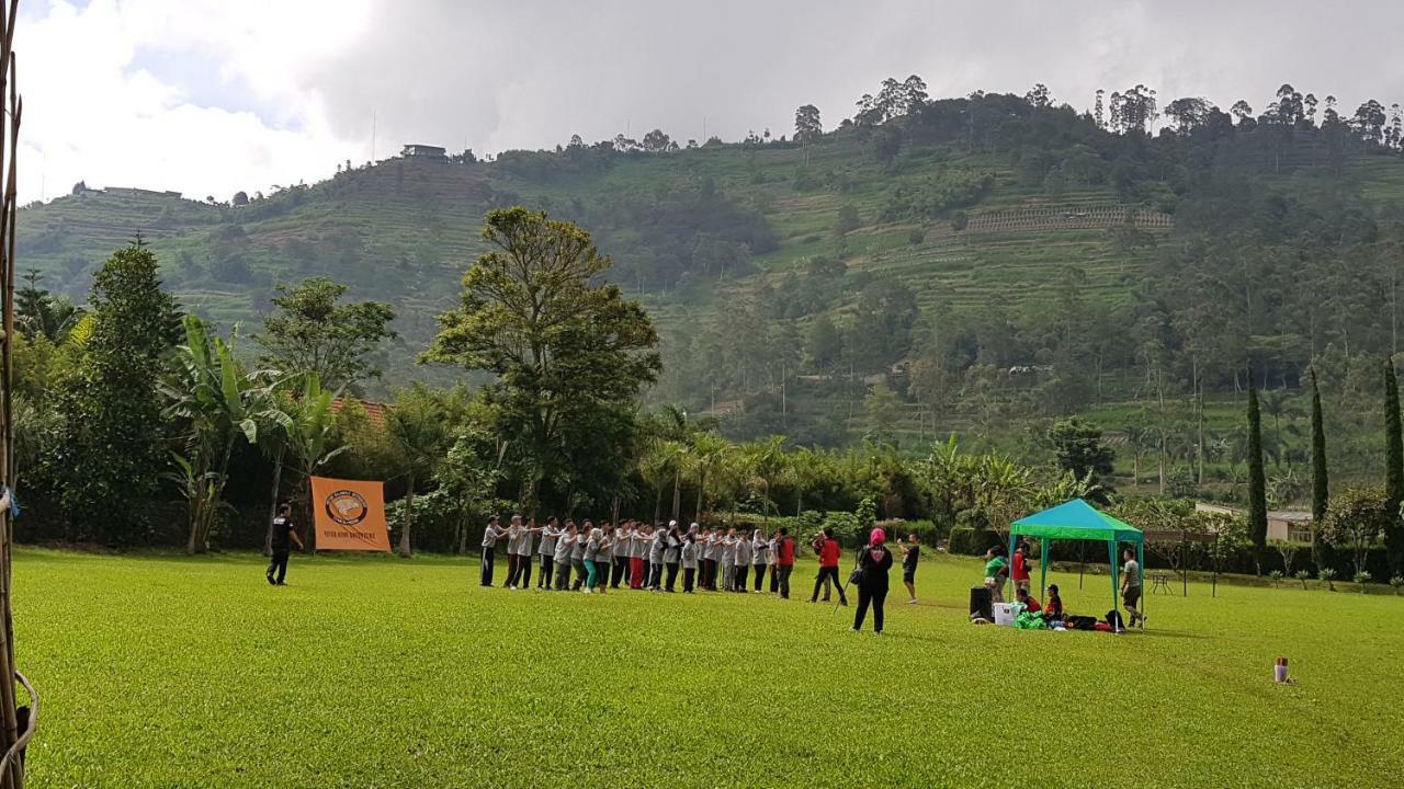 New Mountain Springs Hotel & Resort Lembang Exterior foto