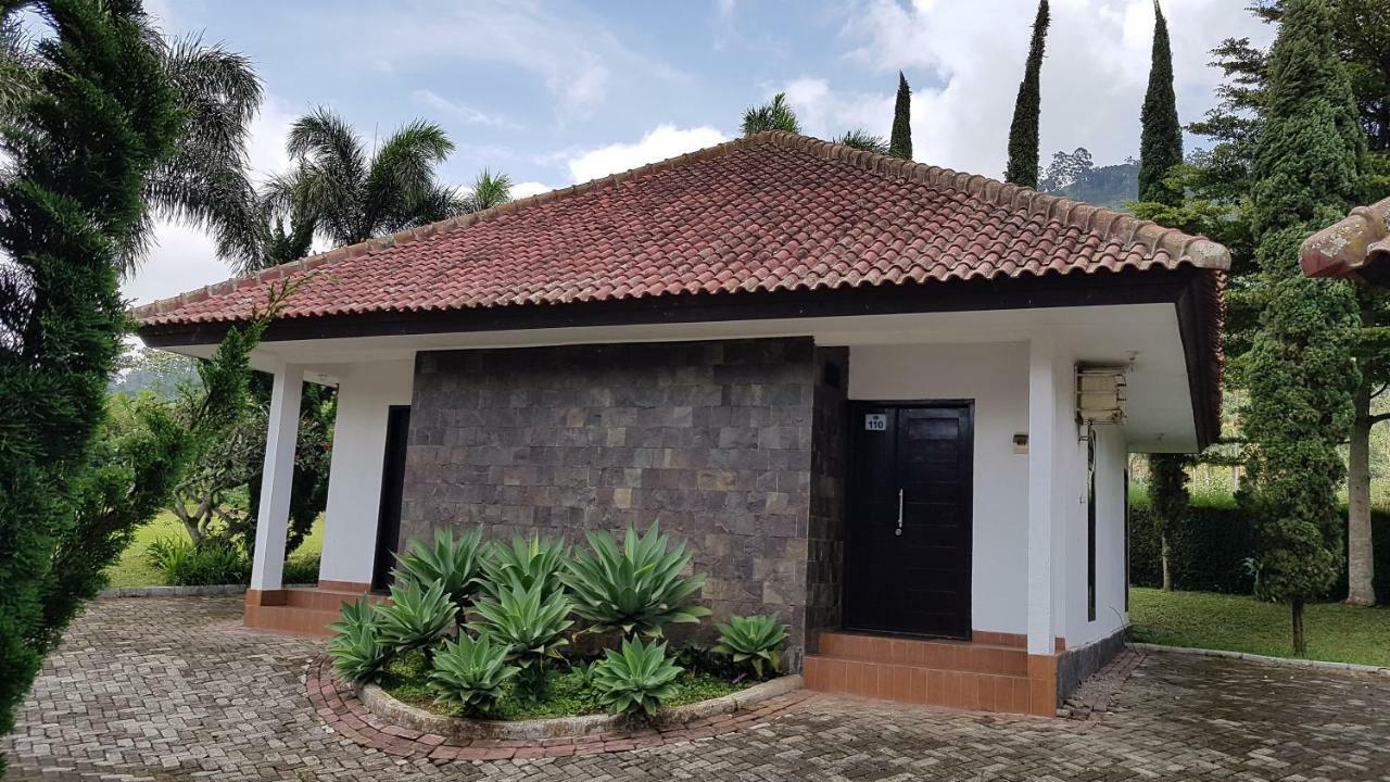 New Mountain Springs Hotel & Resort Lembang Exterior foto